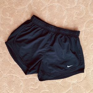 ($8) NIKE DRI-FIT RUNNING SHORTS (M)